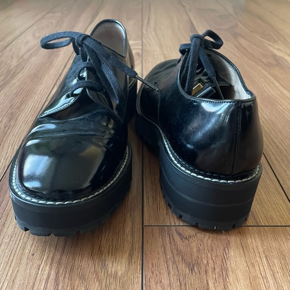 Stuart Weitzman Jesper Oxford Shoes - Picture 4 of 9